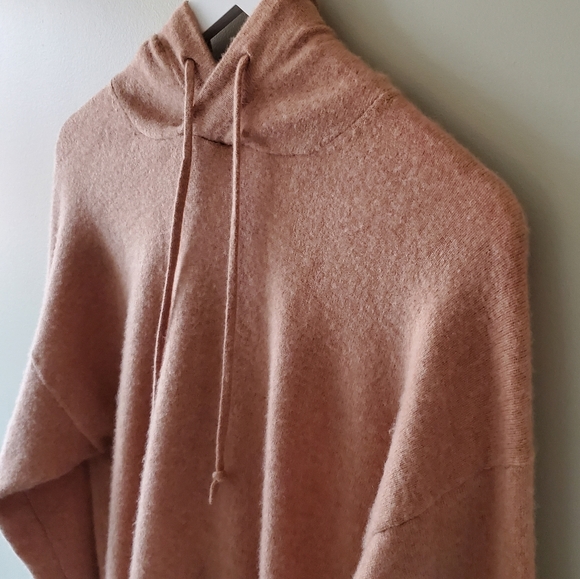 Aritzia Soft Pink Hooded Cashmere-Blend Sweater - Picture 4 of 13
